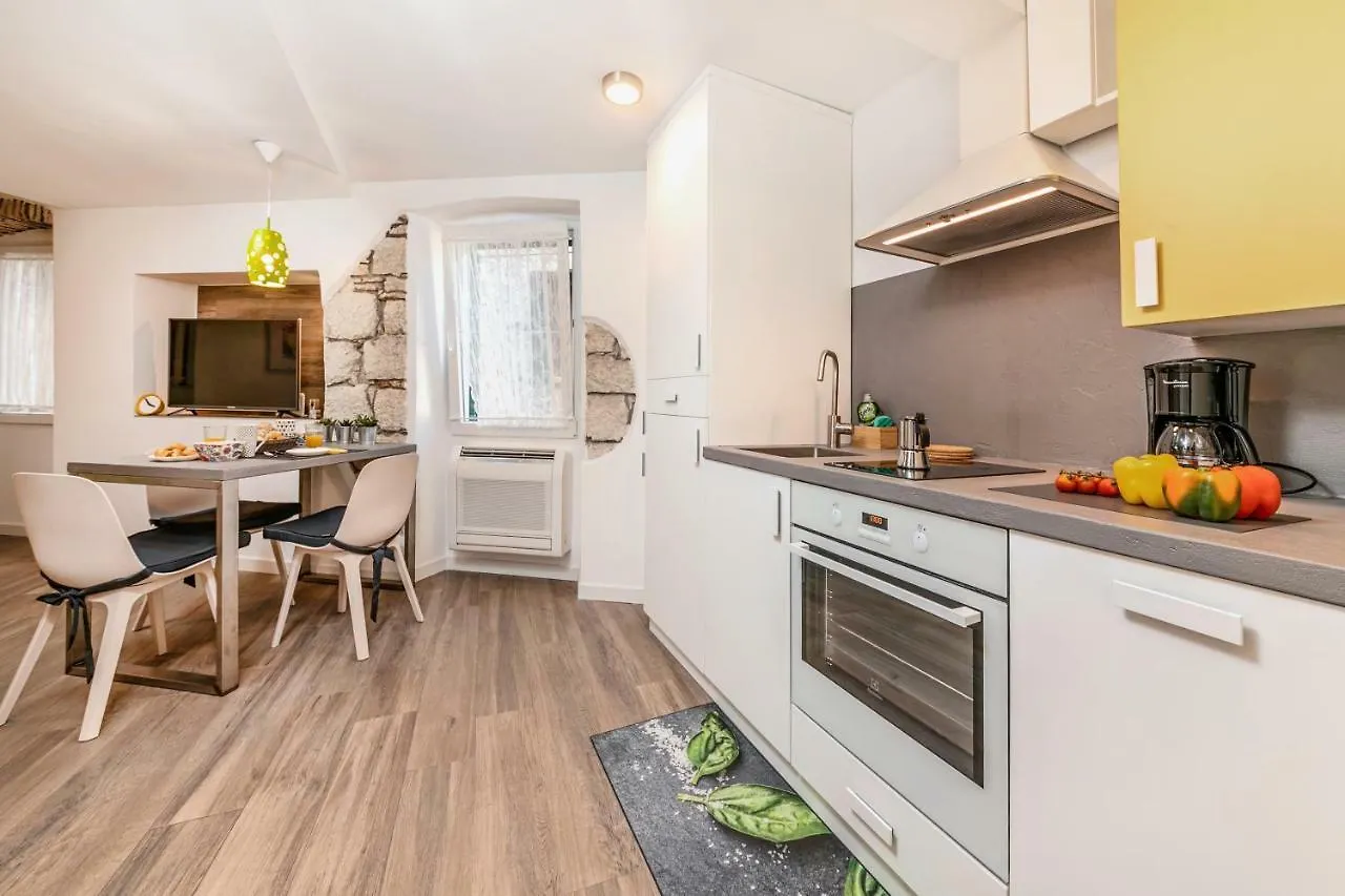 Mariva Downtown Apartment With Free Parking 로비니 0*,